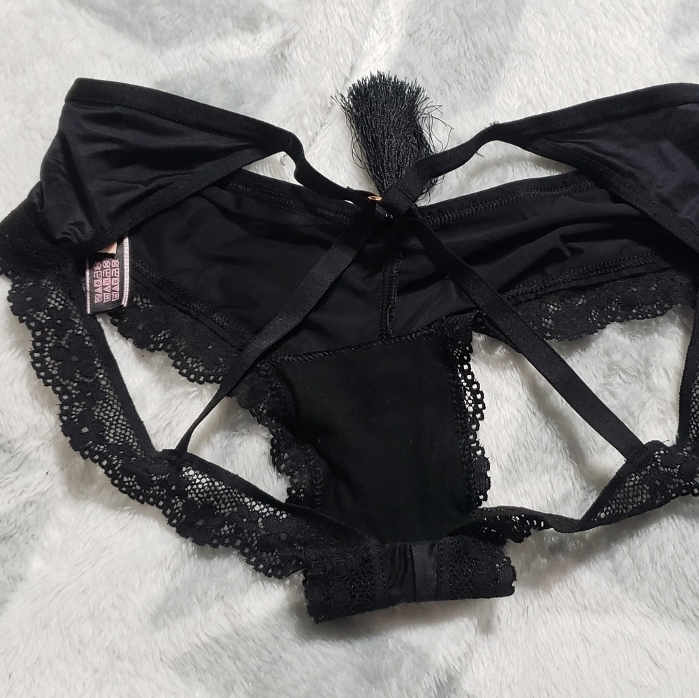 Victoria's Secret Thong Med Panties